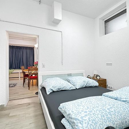 2 Zimmer Apartment Fuer 6 P, 15 Min Zum Flughafen Esslingen am Neckar Kültér fotó